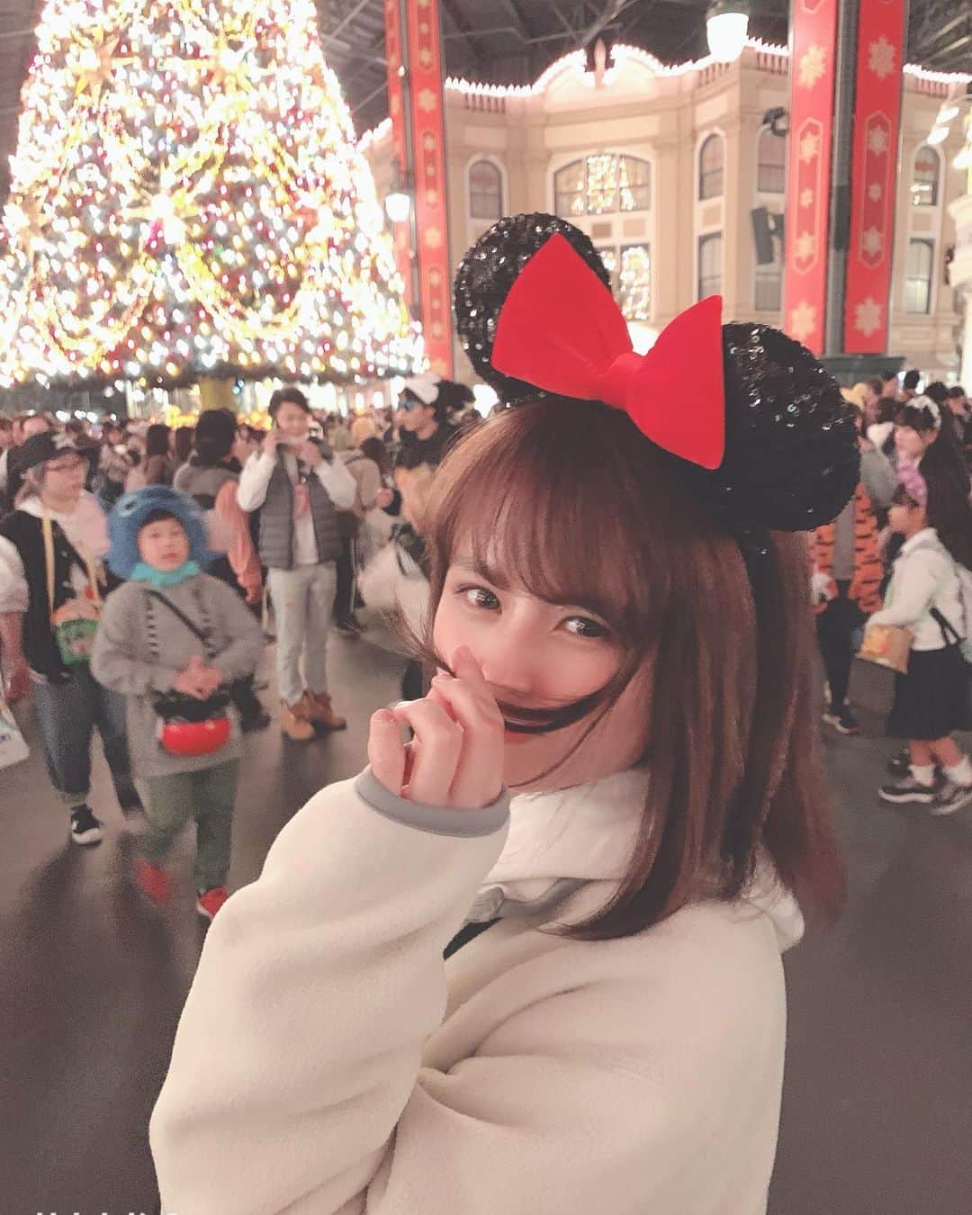 夏樹りえのインスタグラム：「. 楽しかった💖 . #ディズニーランド#クリスマスディズニー#休日#ミニー#クリスマスツリー#イルミネーション」