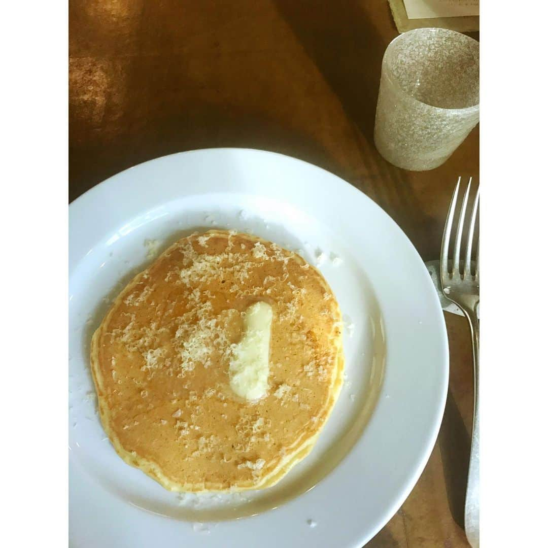 冷水 希三子さんのインスタグラム写真 - (冷水 希三子Instagram)「尾道のLOGにお泊まり。 坂道を上がると、街に馴染んだ別世界が広がっていました。 亜衣ちゃんがディレクションに入った 朝ご飯も美味しくいただき、旅を満喫。」11月7日 10時12分 - kincocyan