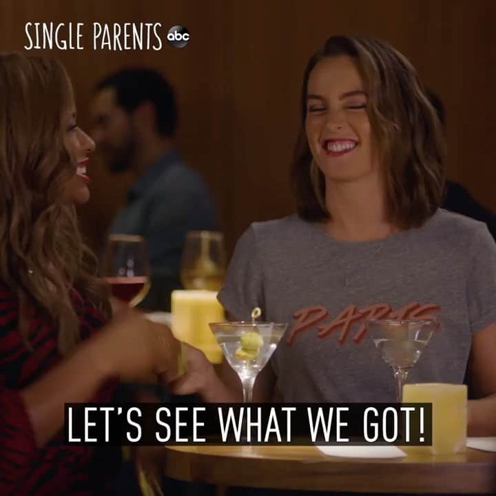 レイトン・ミースターのインスタグラム：「Come on down to @singleparentstv TONIGHT at 9:30/8:30c on @abcnetwork 🍸🤮」