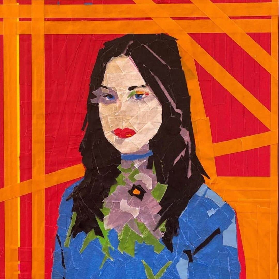 ジェシカ・キャプショーのインスタグラム：「What you need to know is that our mother made this portrait of my gorgeous sister @sashaspielberg  out of TAPE. Ok, that’s it.  #katecapshaw」