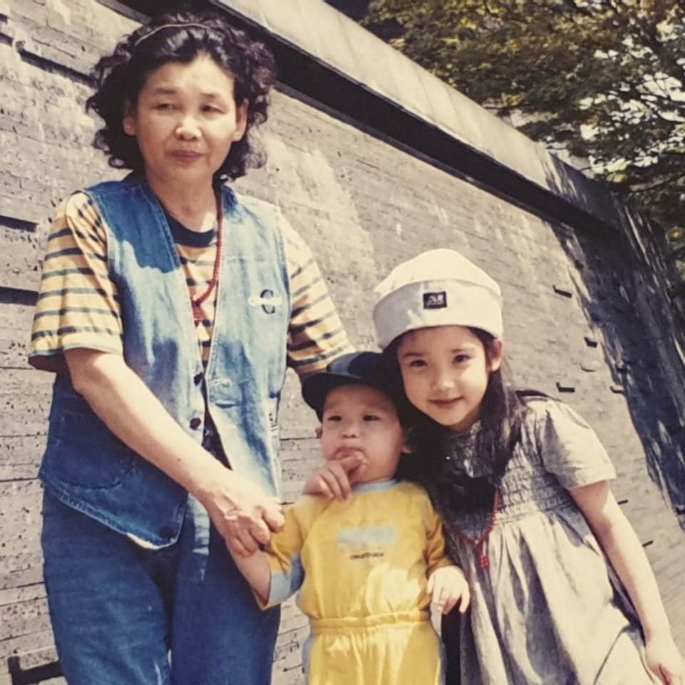 IUさんのインスタグラム写真 - (IUInstagram)「오늘 사랑하는 똥쌩 생일🥳💕」11月7日 10時29分 - dlwlrma