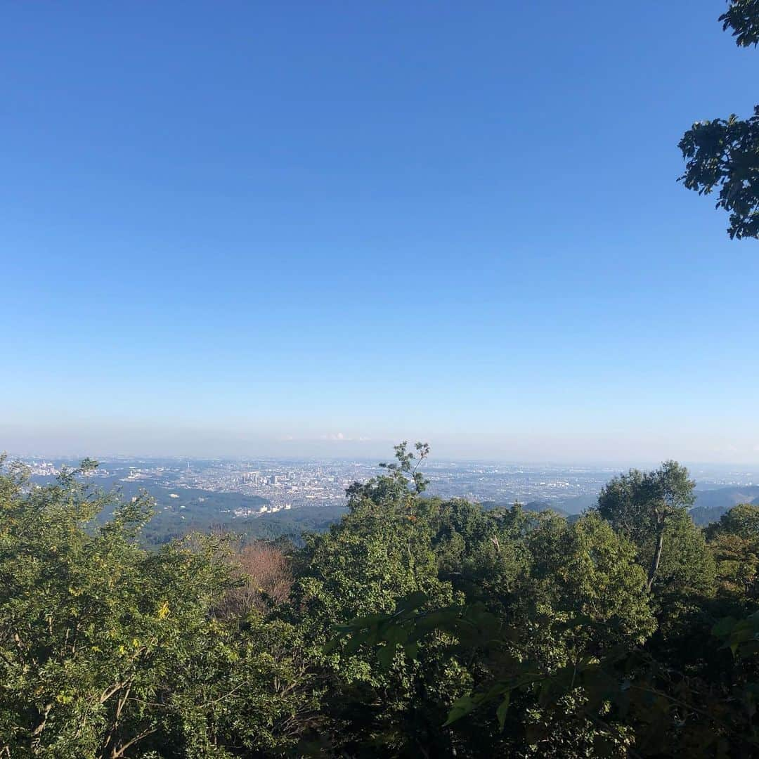 紺野ゆりさんのインスタグラム写真 - (紺野ゆりInstagram)「🍁 あゆちゃんと 高尾山へ⛰✨ 気候が最高すぎて、本当に気持ちよかった😍😍😍😍 紅葉はまだだったけど、 空いててのんびり堪能できて大満足✨ 「高橋屋」のとろろそばも 下山後の温泉も そして夜の「鼓次郎」の水炊きも🤤🤤🤤 * 有意義な一日になりました☆ * #高尾山#山登り#秋晴れ #とろろそば#高橋家#鼓次郎#田町#水炊き」11月7日 10時44分 - yuri_konno_official