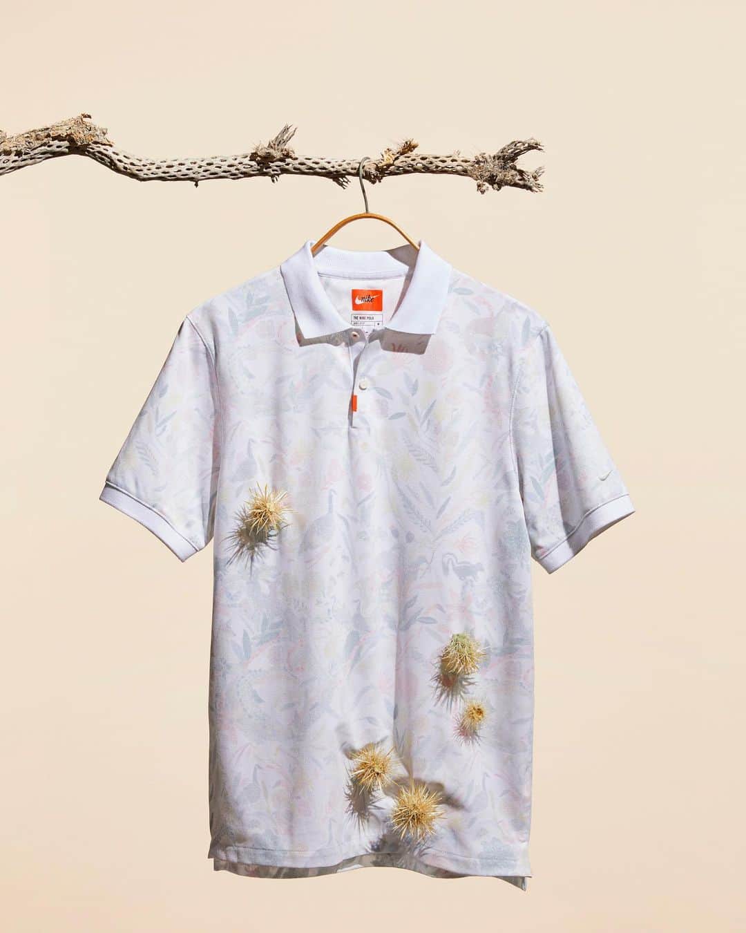 Nike Golfのインスタグラム：「Keep your enemies close. #TheNikePolo  Our enemies of the course collection has returned. Originally released in 2016, the print designed with Michelle Morin depicts 15 tenacious species of plants and animals that greenskeepers battle everyday.  Now available at Nike.com/golf」