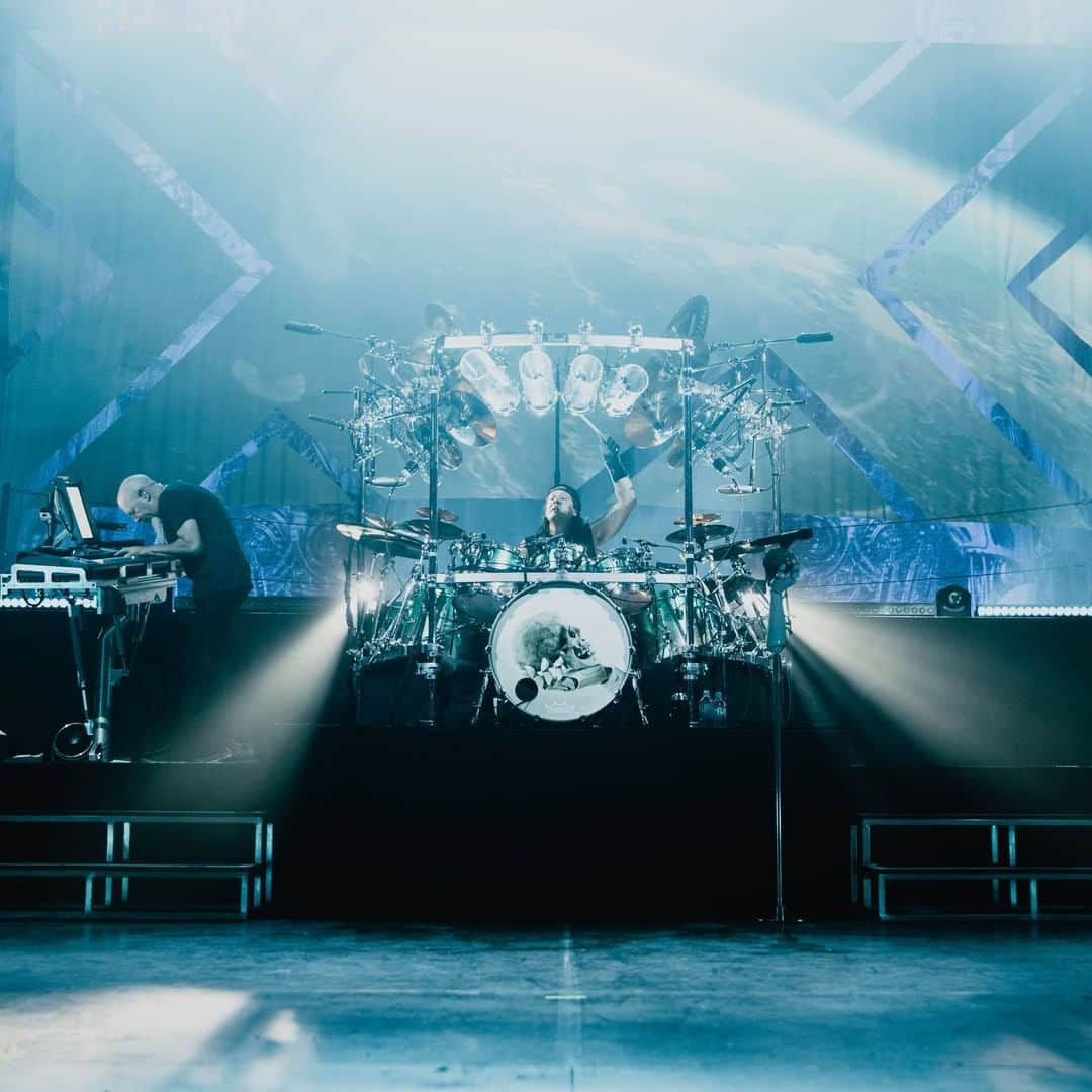 ドリーム・シアターさんのインスタグラム写真 - (ドリーム・シアターInstagram)「Thank you for having us last month, San Antonio! @travieshoots 📸 captured these amazing shots of the night.  #dreamtheater #distanceovertimetour #distanceovertime @jcrudess @johnpetrucciofficial  @jameslabrie.dt @jmyungimages」11月7日 3時02分 - dreamtheaterofficial