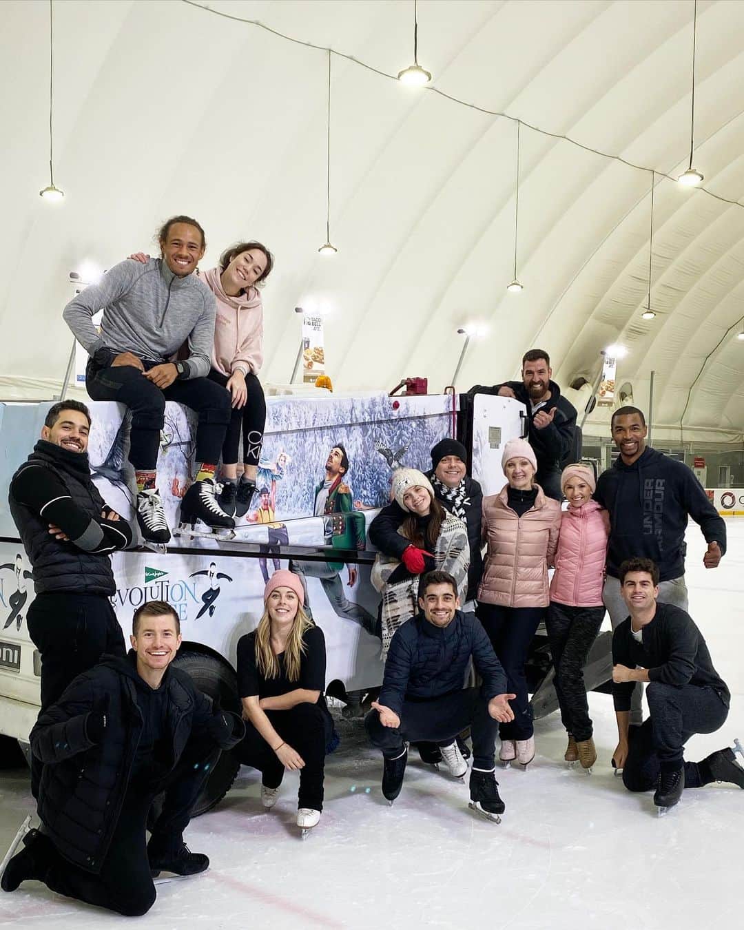 ハビエル・ラジャのインスタグラム：「Ready for the Revolution after long days of rehearsals, hard work and laughs.  Love this team ✨⛸」