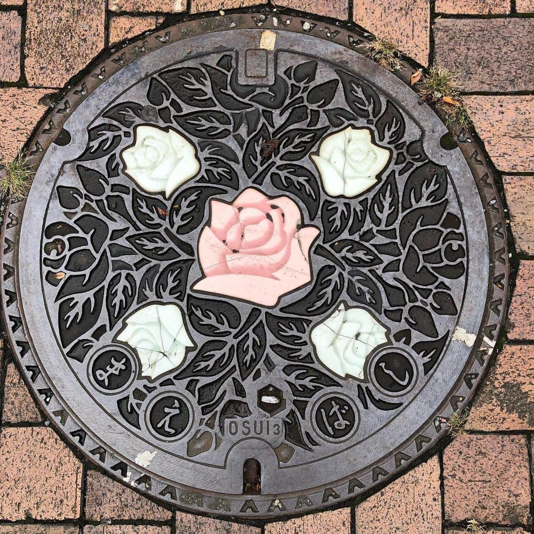 岡倫之さんのインスタグラム写真 - (岡倫之Instagram)「A manhole in Maebashi, Gunma, Japan. My hometown. #manhole #manholecover #manholes #manholecovers #manholestagram #hobby #object #art #artwork #instagood #GOK #GreatOKharn #Japan #maebashi  #gunma  #マンホール #マンホーラー #インスタ映え #芸術 #アート #趣味 #漢 #下を向いて歩こう #世界のマンホール #オーカーン #日本 #群馬県 #前橋市 #故郷」11月7日 3時23分 - great_o_khan