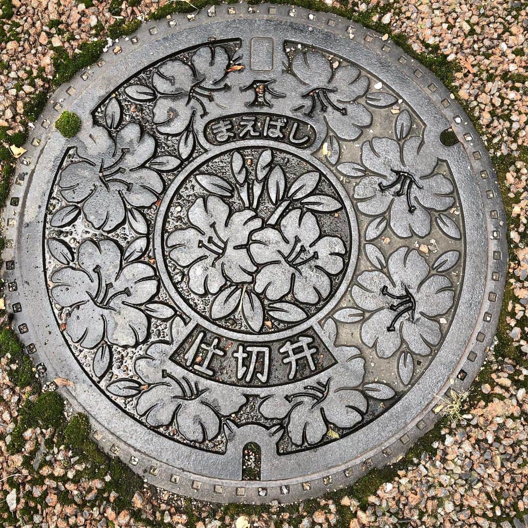 岡倫之さんのインスタグラム写真 - (岡倫之Instagram)「A manhole in Maebashi, Gunma, Japan. My hometown. #manhole #manholecover #manholes #manholecovers #manholestagram #hobby #object #art #artwork #instagood #GOK #GreatOKharn #Japan #maebashi  #gunma  #マンホール #マンホーラー #インスタ映え #芸術 #アート #趣味 #漢 #下を向いて歩こう #世界のマンホール #オーカーン #日本 #群馬県 #前橋市 #故郷」11月7日 3時23分 - great_o_khan