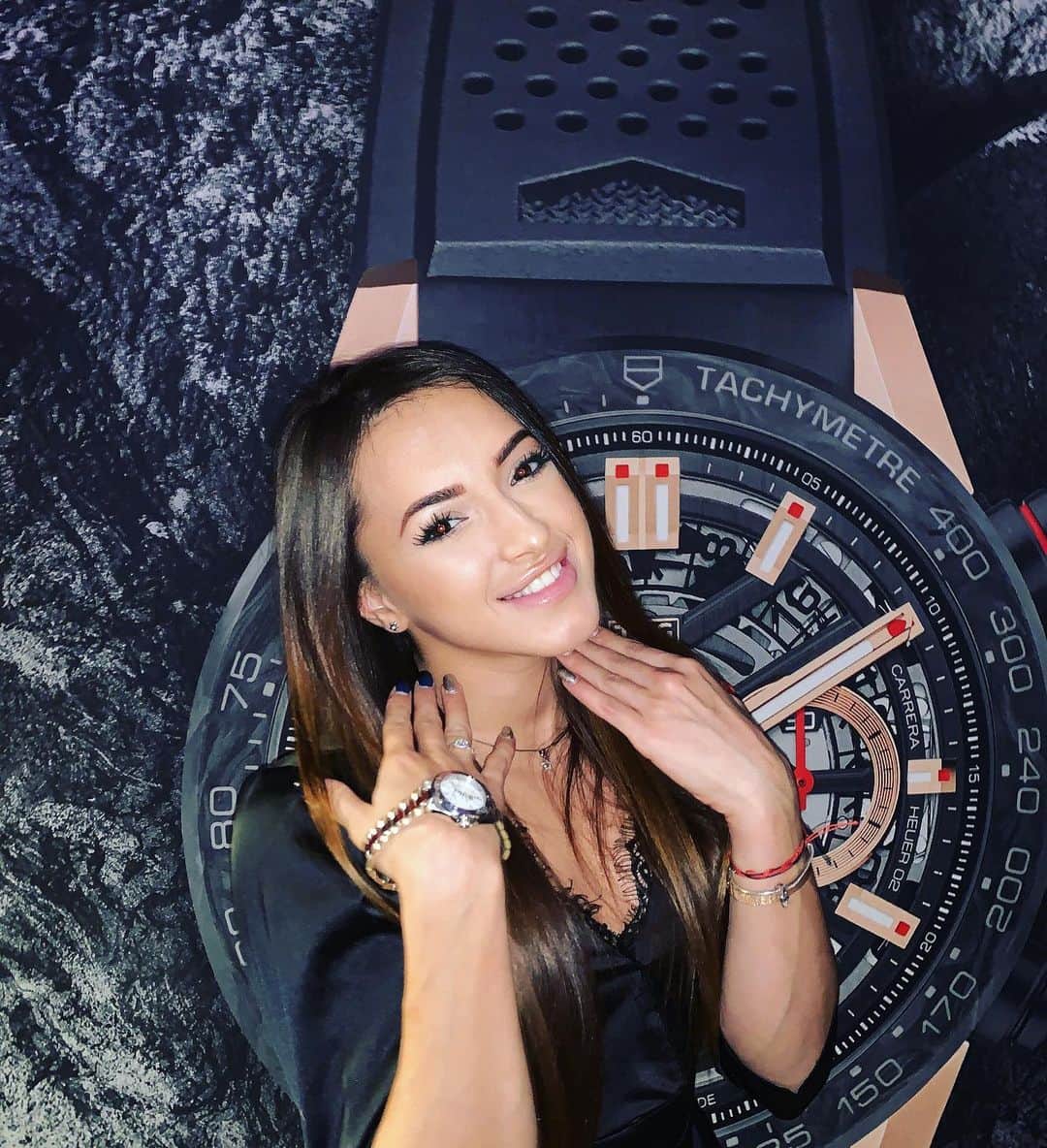 ラリサ・ヨルダケのインスタグラム：「In seara asta ceasul este vedeta!  #mytagatgalt #luxuryromania #inlove #luxerygala 💜」