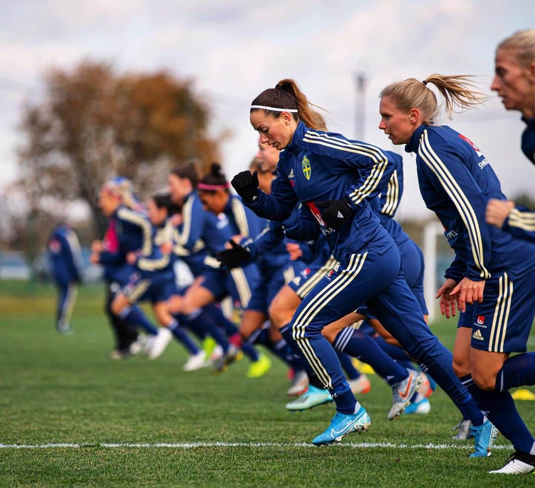 コソヴァレ・アスラニさんのインスタグラム写真 - (コソヴァレ・アスラニInstagram)「Match day -1 training ✅ Last game of the year tomorrow with 🇸🇪 and we couldn’t ask for a better game to end this year with! #USASWE」11月7日 4時03分 - asllani9