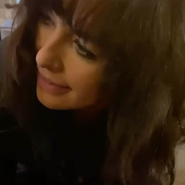 レナ・ヘディのインスタグラム：「@ritaora MY PRAYERS HAVE BEEN ANSWERED 🙌🙌🙌🙌... Head over to Rita’s insta for FULL INSTRUCTIONAL VIDEO 👍😂」
