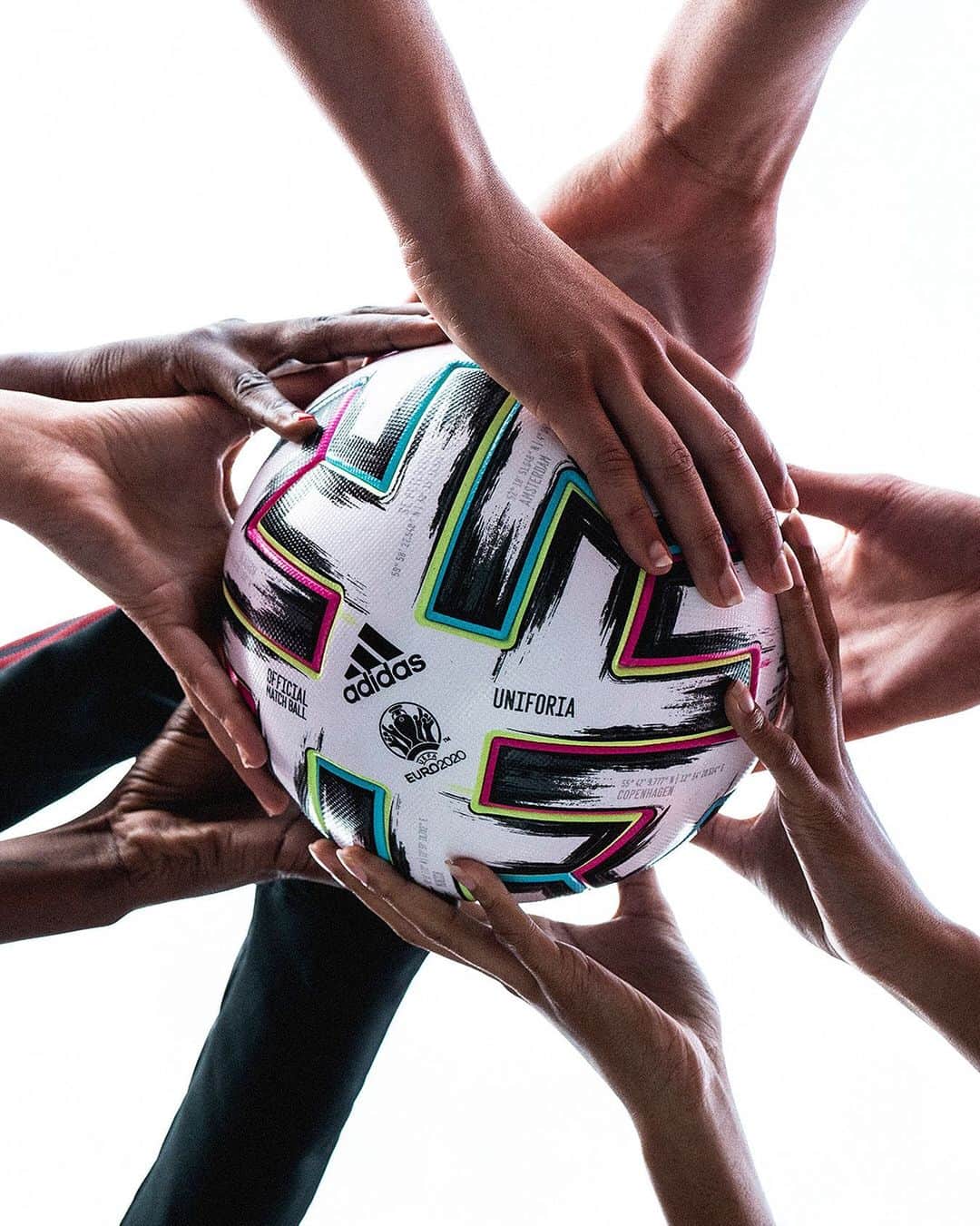 adidas Footballさんのインスタグラム写真 - (adidas FootballInstagram)「Unite in play.  Introducing: #Uniforia, the official match ball for the @euro2020.  #Football #Soccer #adidasFootball」11月7日 4時29分 - adidasfootball
