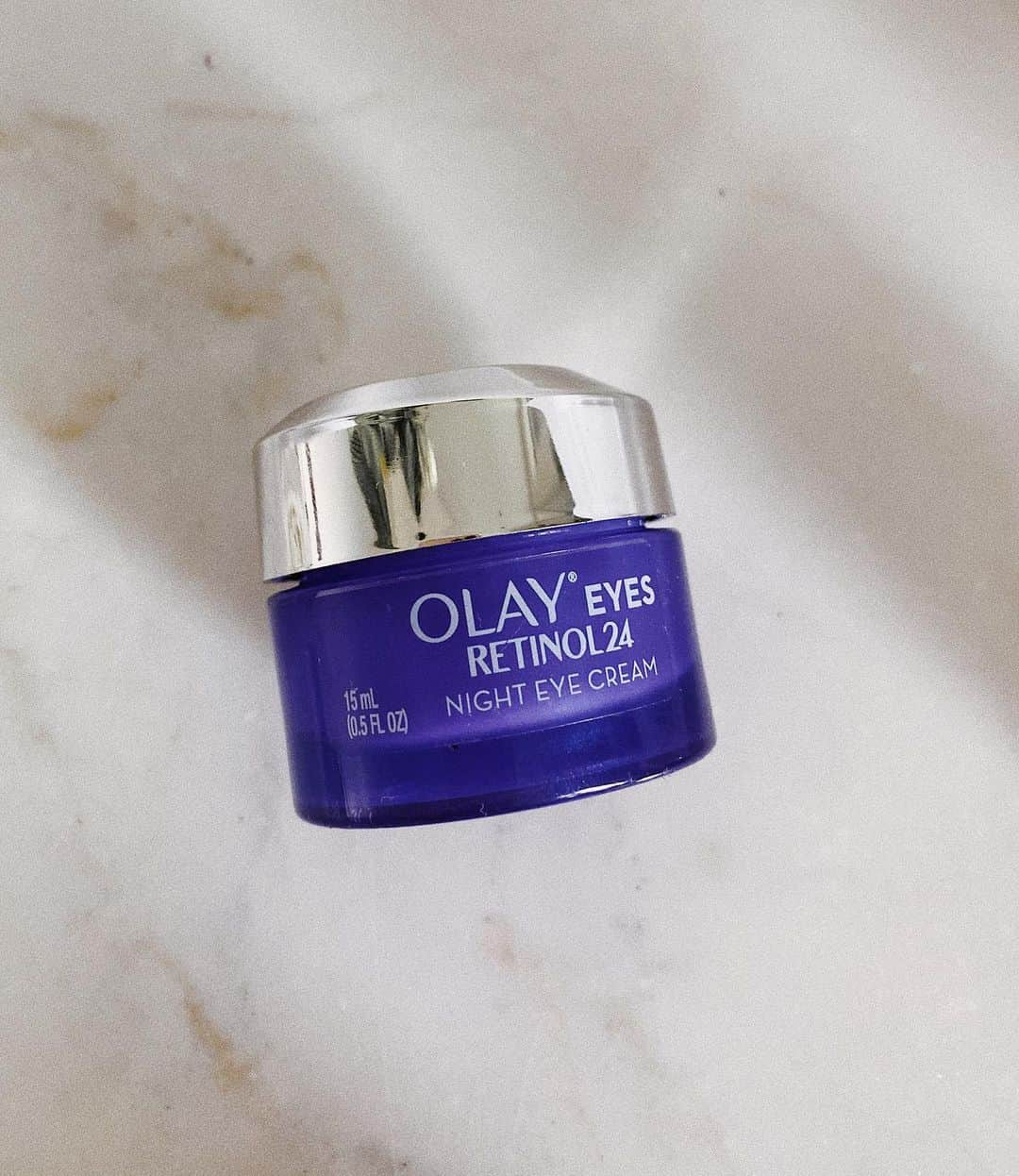 Sazan Hendrixさんのインスタグラム写真 - (Sazan HendrixInstagram)「*GETS THE RING FINGER READY!* When it comes to my skincare routine, I look forward to the part where I put on an eye cream because I finally made it to the last step after hogging the bathroom👀 LOL it’s incredible what that last step can do for the thinnest layer of skin under your eyes. I love that technology has advanced and we don’t have to spend a fortune on a good eye cream thanks to OG drugstore brands like @Olay! They just launched their #Retinol24 collection and dannnng! I’m excited to try their retinol eye cream to brighten and keep my skin’s elasticity staying fresh. Time will tell so let’s put it to the test & see what happens in the next 4 weeks #staytuned 🙏🏽✨ #ad #olay」11月7日 5時01分 - sazan