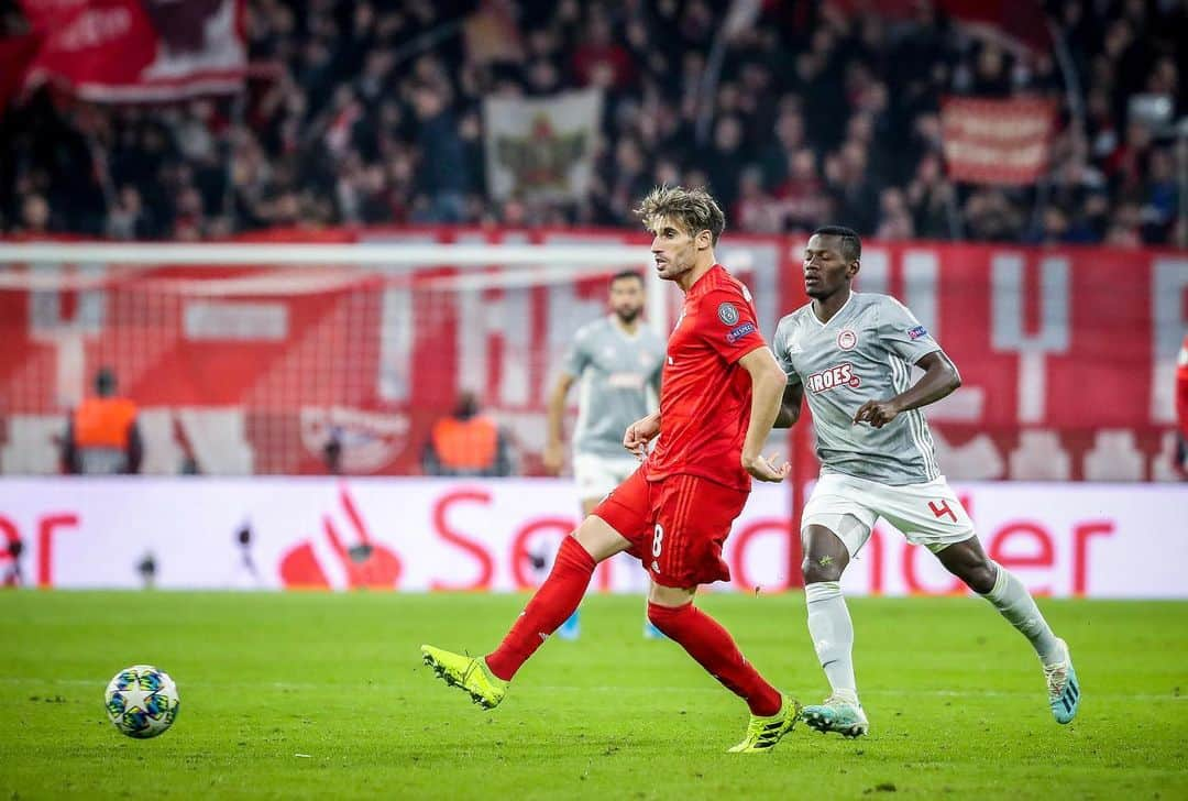 ハビ・マルティネスさんのインスタグラム写真 - (ハビ・マルティネスInstagram)「Achtelfinale 💪 #ucl #roundof16 #zunull #miasanmia #Javi8 #FCBOLY」11月7日 5時32分 - javi8martinez