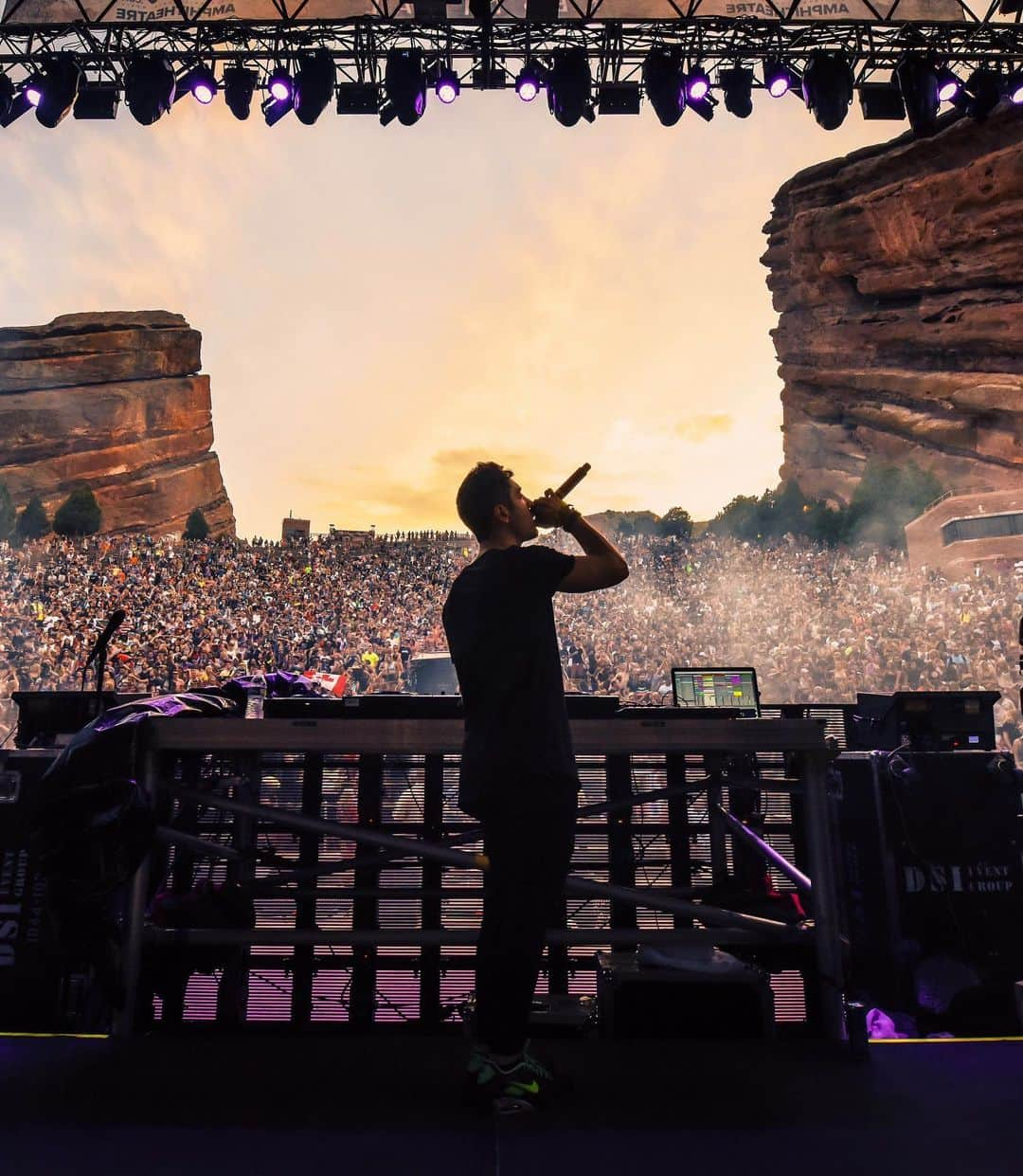 ブラウさんのインスタグラム写真 - (ブラウInstagram)「GALANTIS x 3LAU RED ROCKS 🏜 APRIL 24th 2020 - Tell ur friends & register for the pre-sale at the link in my bio 🙃 @wearegalantis @redrocksco」11月7日 5時53分 - 3lau