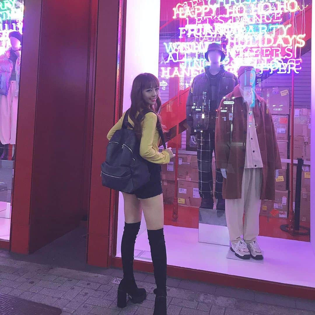 Yukiさんのインスタグラム写真 - (YukiInstagram)「本日も渋谷TKありがとうございました❤️ 声かけてくれたみんな、本当に本当にありがとう！嬉しかったです😭💓 そして寒くなって来ましたね😰✨ 露出狂の人はどうしても足出したいらしいですwww笑笑 今日の私服は、いつもよく着てる @beep_ss さんで調達したトップスと履きやすくて執着してるゆーこちゃんに貰ったパンツとエモダのブーツ、ヴィトンのリュックです✨ 過ごしやすい服が最高だよね🙄❤️ それでは皆様、また金土お会いしましょう💓💓 #tk #tkshibuya #shibuya #dancer #gogodancer #beeps #emoda #louisvuitton #tokyo #nightclub」11月7日 6時04分 - snowsnow.yuki