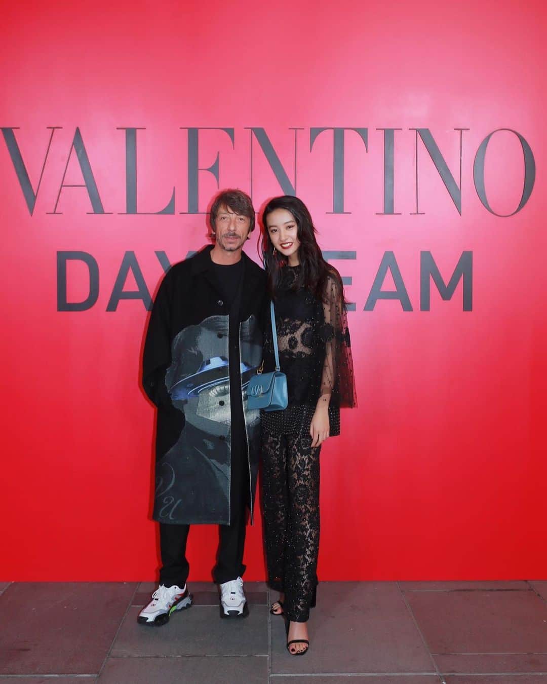 kokiさんのインスタグラム写真 - (kokiInstagram)「In Beijing with Valentino ❤️ Thank you so much for having me !  Pierpaolo Piccioli  @pppiccioli  #VALENTINODAYDREAM  #追夢拾光 @MaisonValentino  Makeup and hair by @mikako888」11月7日 6時47分 - koki