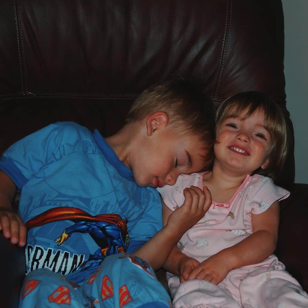 ジョニー・オーランドのインスタグラム：「happy 15th to the little sis💙you might think you’re getting kinda old, but any boys trying to mess with u are still gonna have to take it up with the guy in the last pic.」