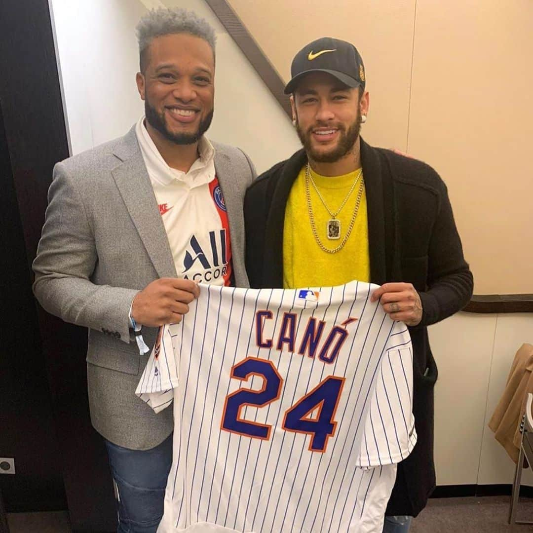 MLBさんのインスタグラム写真 - (MLBInstagram)「Smooth hitting a pitch ➡️ smooth on the pitch. (📸: @robinsoncano)」11月7日 7時40分 - mlb