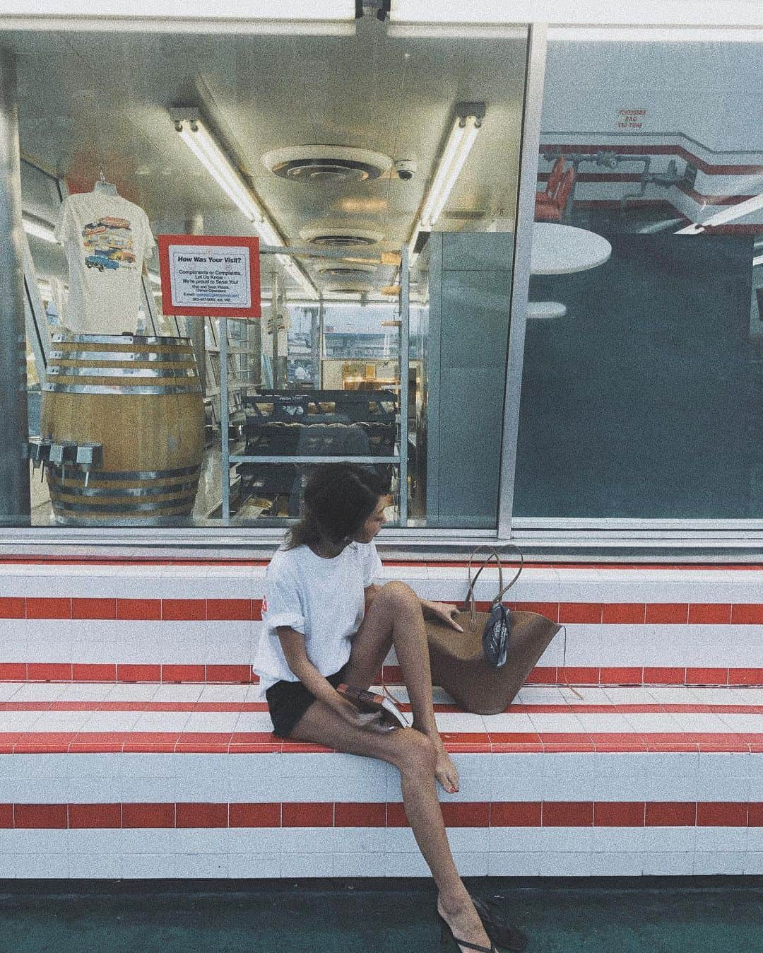 marikoさんのインスタグラム写真 - (marikoInstagram)「one day  T-shirt… @frenchfries.tokyo  Bottoms… @sea_japan  Bag… @casselini_official  Location… @mcdonalds」11月7日 8時00分 - mariiko_re