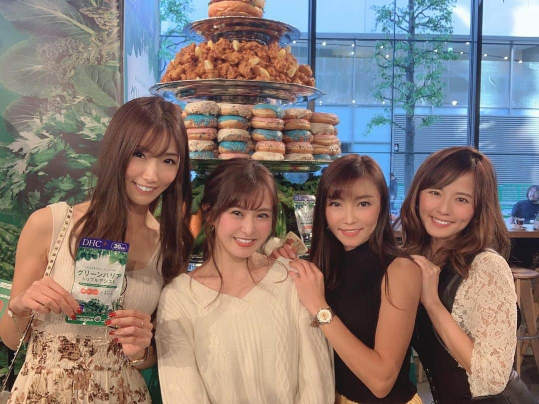 中庄司愛希さんのインスタグラム写真 - (中庄司愛希Instagram)「昨日のDHC新商品発表会ではゴルフ女子に会えたよ☺️ 最近よくばったり会う率が高いずっとファンだった優しい千夏ちゃん @chinatsu_minami 💕 ずっと会いたくてすれ違いばかりでやっと会えた関西弁可愛いせいらちゃん @seeeeiiiiraaaa 💕 最近よくいろいろ一緒になる美意識がいつも高くて尊敬ないづみん @izumin_golf 💕 今度はゆっくりランチかゴルフしたいな⛳️💕 #グリーンバリアトリプルアシスト #DHC_PR #チャラにしちゃえよ #野菜をin余分をout  #ゴルフ初心者 #ゴルフ女子 #golfgirls #ゴルフ #골프 #高尔夫  #golf #ゴルフ好きな人と繋がりたい #初心者ゴルファー #ゴルファー #ゴルフ友達 #ワークアウト #トレーニング #スポーツ #トレーニング女子 #スポーツ女子 #ゴルフビギナー」11月7日 8時08分 - aki_nakashoji_golf