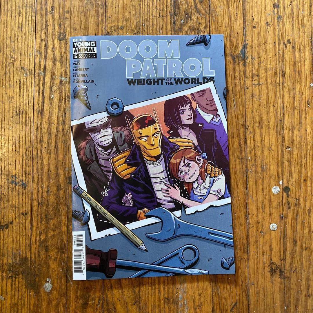 ジェラルド・ウェイさんのインスタグラム写真 - (ジェラルド・ウェイInstagram)「Doom Patrol: Weight of The Worlds Issue 5— Out now!  Hey all, we have a very special issue of Doom Patrol here. This is a guest issue with a fantastic story by Young Animal family member Becky Cloonan along with Michael Conrad. Stunning art by Becky (she told me this is the first full standard comic issue she has drawn since Killjoys!), as always— wonderful colors by Tamra Bonvillain, and awesome lettering by Simon Bowland.  Despite the names on the cover, Jeremy and Nick and I didn’t create this issue, as this is a stand-alone story, and an idea that Becky and Michael had for a while that they were very passionate about. It’s incredibly fun and meta as hell. If you haven’t been following DP WOTW you can still enjoy this issue. Check it out! Just ignore the credits printing error on the cover, but enjoy the cover image by Becky and Tamra! #doompatrol #dcyounganimal #dccomics @beckycloonan @tamra.bonvillain @simonbowlandlettering @michaelwconrad」11月7日 8時18分 - gerardway