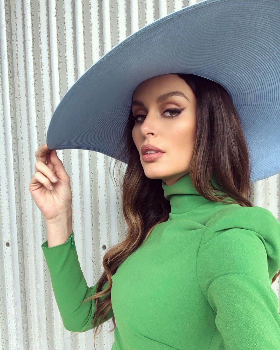 ニコール・トルンフィオのインスタグラム：「Yesterday’s look 🐎🐎🐎 #kennedyoaksday」