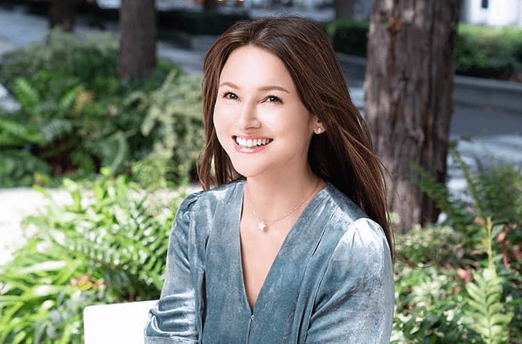 橋本麗香のインスタグラム：「無理無く、自然に 自分らしく在る事 結果、自分を輝かせる事になる。 ． 真の自己を発掘すると言う事は 自分を認める事 様々な角度から自分を眺め 発見な毎日 変化を進化と捉え 未来を構築して行きたいです。 ． 今の#私らしさ 生き方 #インナービューティー インタビュー記事掲載してあります🙏🏻 @villalodola_japan  https://www.villalodola.jp/magazine/interview-0001/」