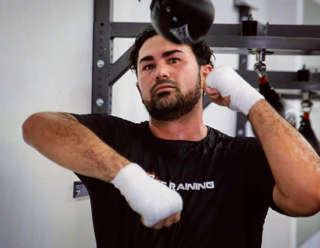 エイドリアン・ゴンザレスさんのインスタグラム写真 - (エイドリアン・ゴンザレスInstagram)「#WednesdayWorkout @combinationsboxingacademy @marvinsomodio you’re the best! #BoxingWorkout 🥊」11月7日 9時03分 - adrian_eltitan