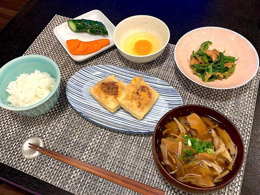 原史奈さんのインスタグラム写真 - (原史奈Instagram)「おうちご飯 お酒を飲まない日だからお米もしっかり食べました 私の卵かけご飯は白身でお米をコーティングしてから黄身をポンと落としてお醤油をチラリ あるバーで教えてもらってからずっとこの食べ方 #おうちご飯#卵かけご飯#ぬか漬け#きのこ汁#ピーマンとツナ炒め#納豆お揚げ#休肝日  #原史奈#ゴルフ#ゴルフレッスン#ゴルフ女子#ゴルフ男子#ゴルフ大好き#golf#ゴルフウエア#ゴルフコーデ#ゴルフグッズ#ゴルフ動画#ping#ピン#ping女子#gle2#g410#even#archivio#cuartounited」11月7日 9時12分 - fuminahara