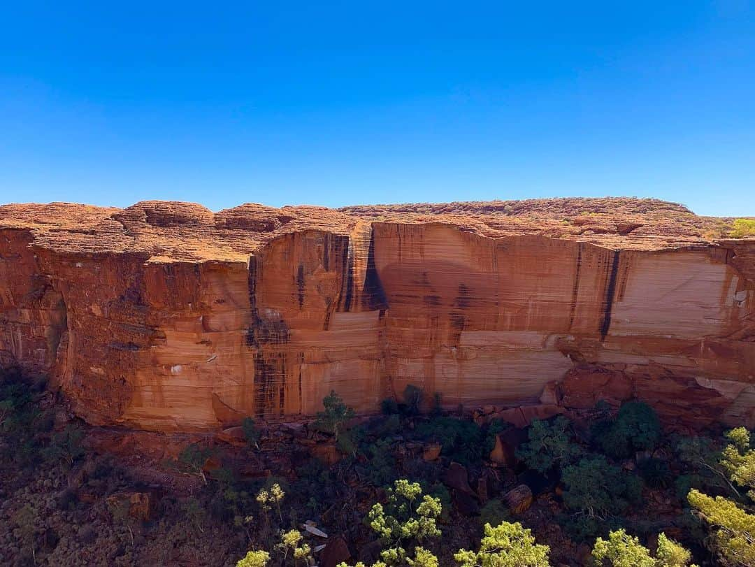 アルメン・アブディさんのインスタグラム写真 - (アルメン・アブディInstagram)「Red centre road trip 🚘」11月7日 20時12分 - abdi.almen