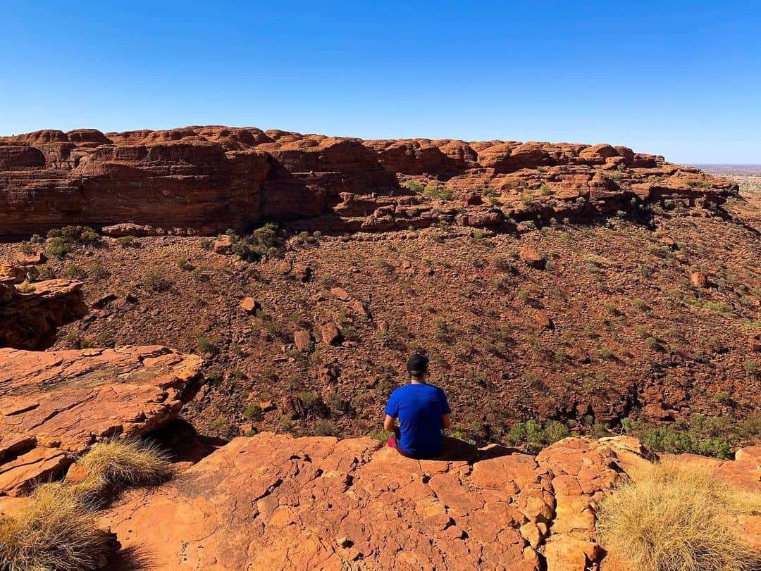 アルメン・アブディさんのインスタグラム写真 - (アルメン・アブディInstagram)「Red centre road trip 🚘」11月7日 20時12分 - abdi.almen