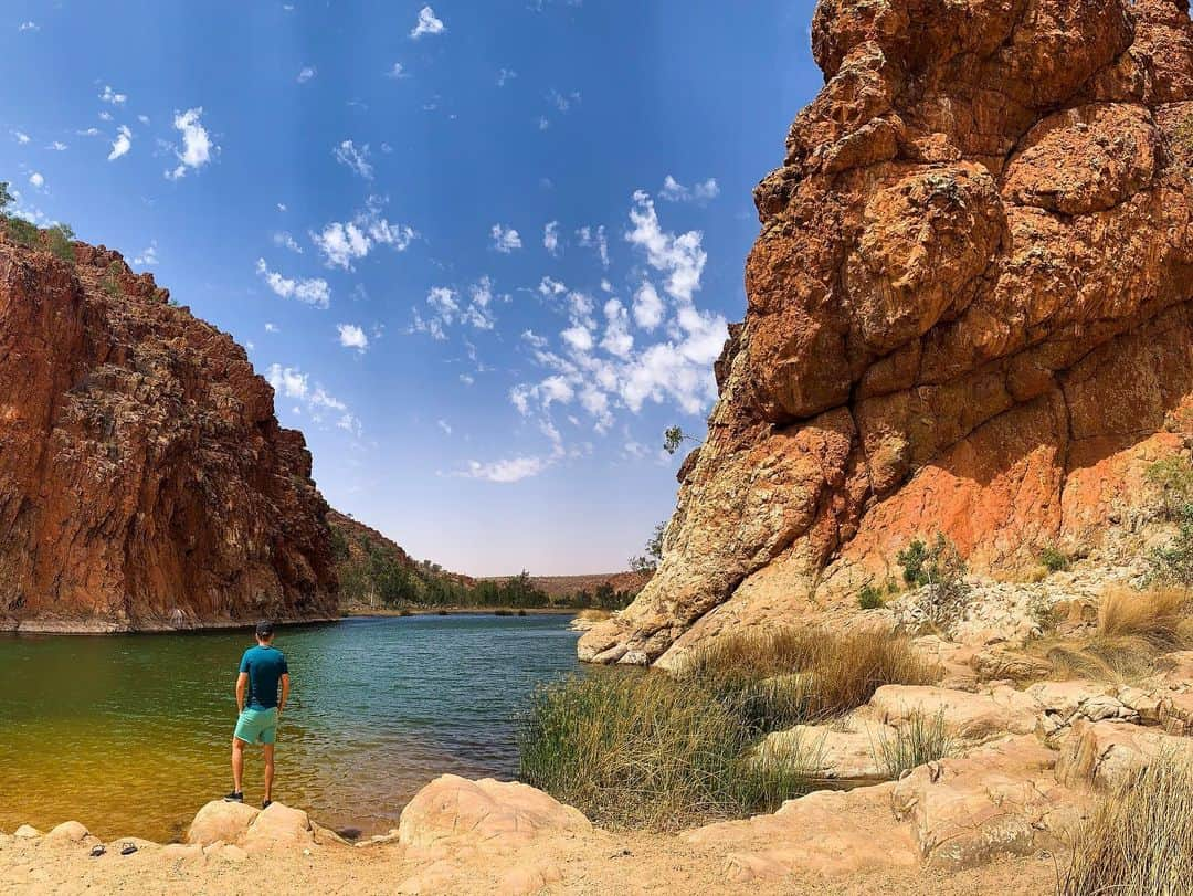 アルメン・アブディさんのインスタグラム写真 - (アルメン・アブディInstagram)「Red centre road trip 🚘」11月7日 20時12分 - abdi.almen