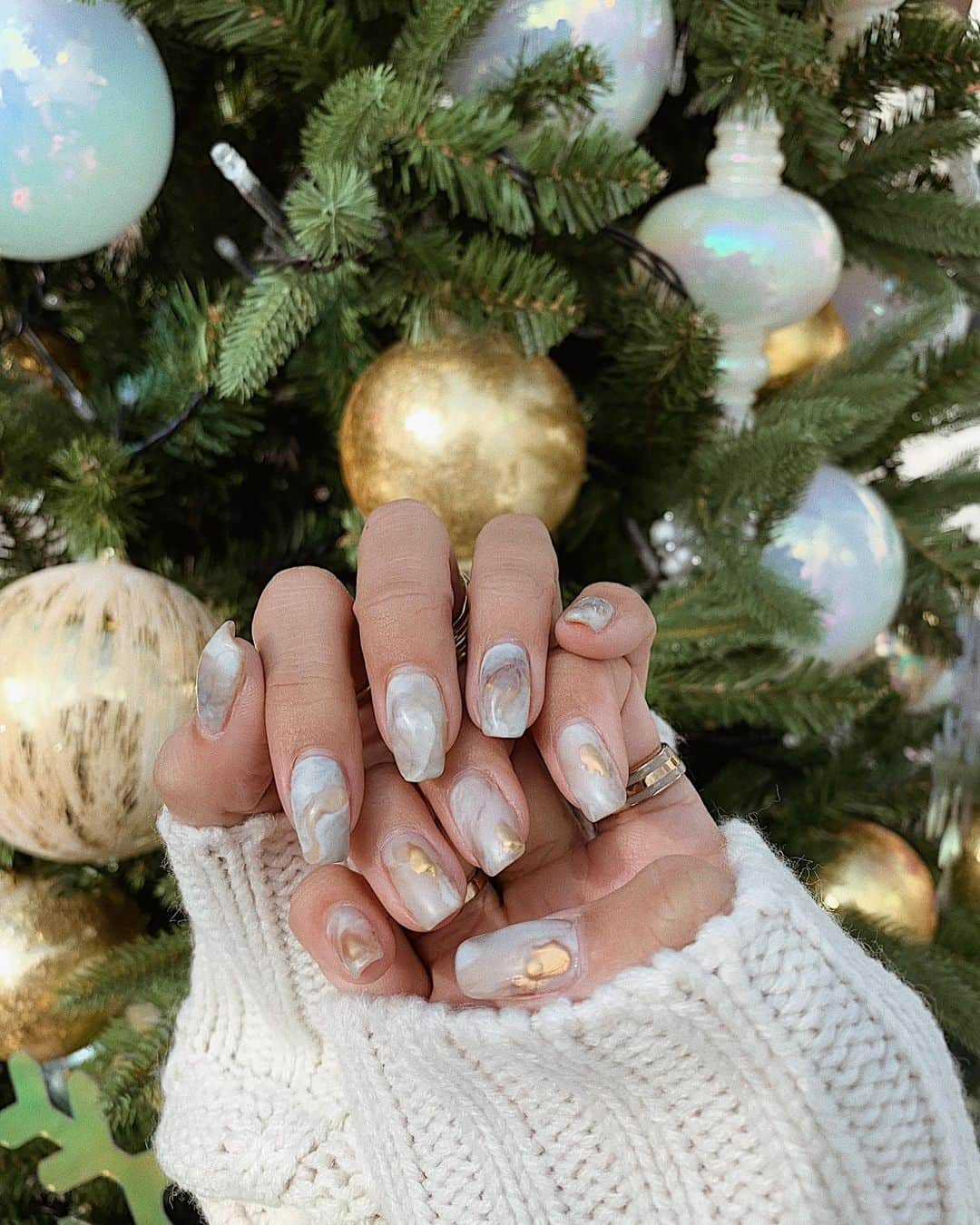 草野春香さんのインスタグラム写真 - (草野春香Instagram)「. @andnailfukuoka 💅🎄💝 今回のネイルもなんとなくでこんな感じと ざっくり伝えたのに仕上がりが可愛すぎ👏🏾💞 ✔︎新規の方限定で付け放題 ¥9,980→¥8,500 アンドネイル福岡 092-260-9288 #nail #nailsalon #andnail #andnailfukuoka #fukuoka #ネイル #秋ネイル #冬ネイル #ニュアンスネイル」11月7日 20時13分 - _haruka030_