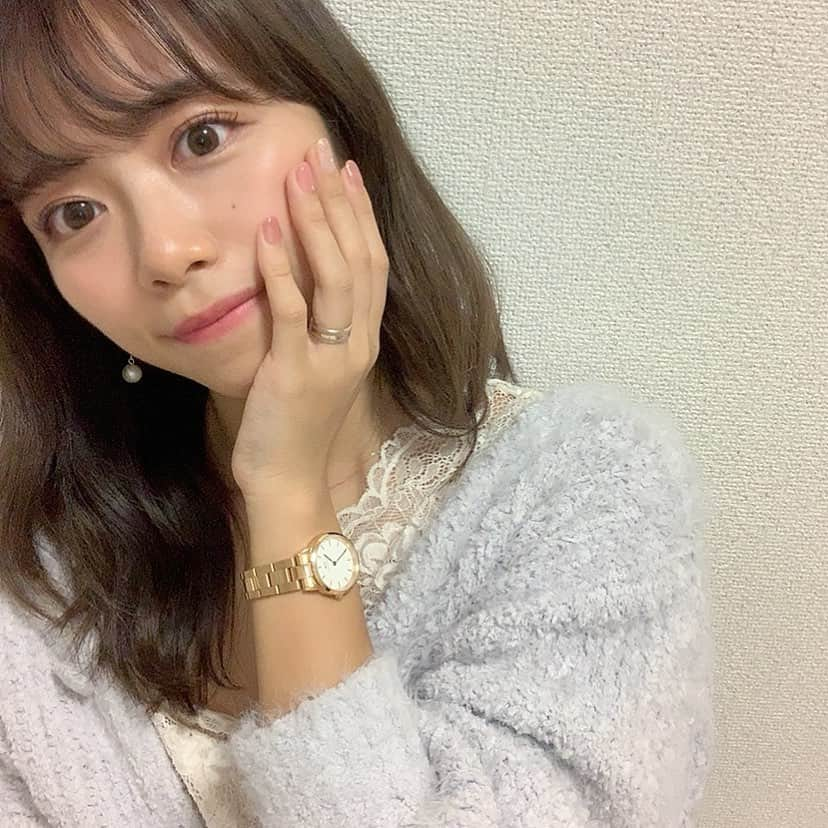 牧野桃美さんのインスタグラム写真 - (牧野桃美Instagram)「⠀ ⠀ Newねいる & アクセ💍💕 ⠀ nailはピンクとミラーとキラキラに、、、✨ 腕時計とリングはお気に入りのDaniel Wellington ❤︎ ピンクよりのゴールドがネイルにぴったりだよ💡 ⠀ 手元を綺麗にすると仕草から何まで女子力あがる🍑！ ⠀ ⠀ ⠀ ⠀⠀ ⠀ ⠀ ⠀ ⠀ 《 @danielwellington からお知らせ 》 15％OFFクーポンコード：momomi01（12/31有効、公式サイト使用のみ） ◎11/8～11/11期間中、全商品* 11%OFF ◎腕時計とブレスレットのギフトラッピング無料✨ ◎クーポンコード併用可能 ⠀ ⠀ #ダニエルウェリントン#ピンクネイル#ミラーネイル#冬ネイル#モテネイル#ラメネイル#リング#指輪#ギフト#腕時計#女の子#デートコーデ」11月7日 18時46分 - momomi_makino