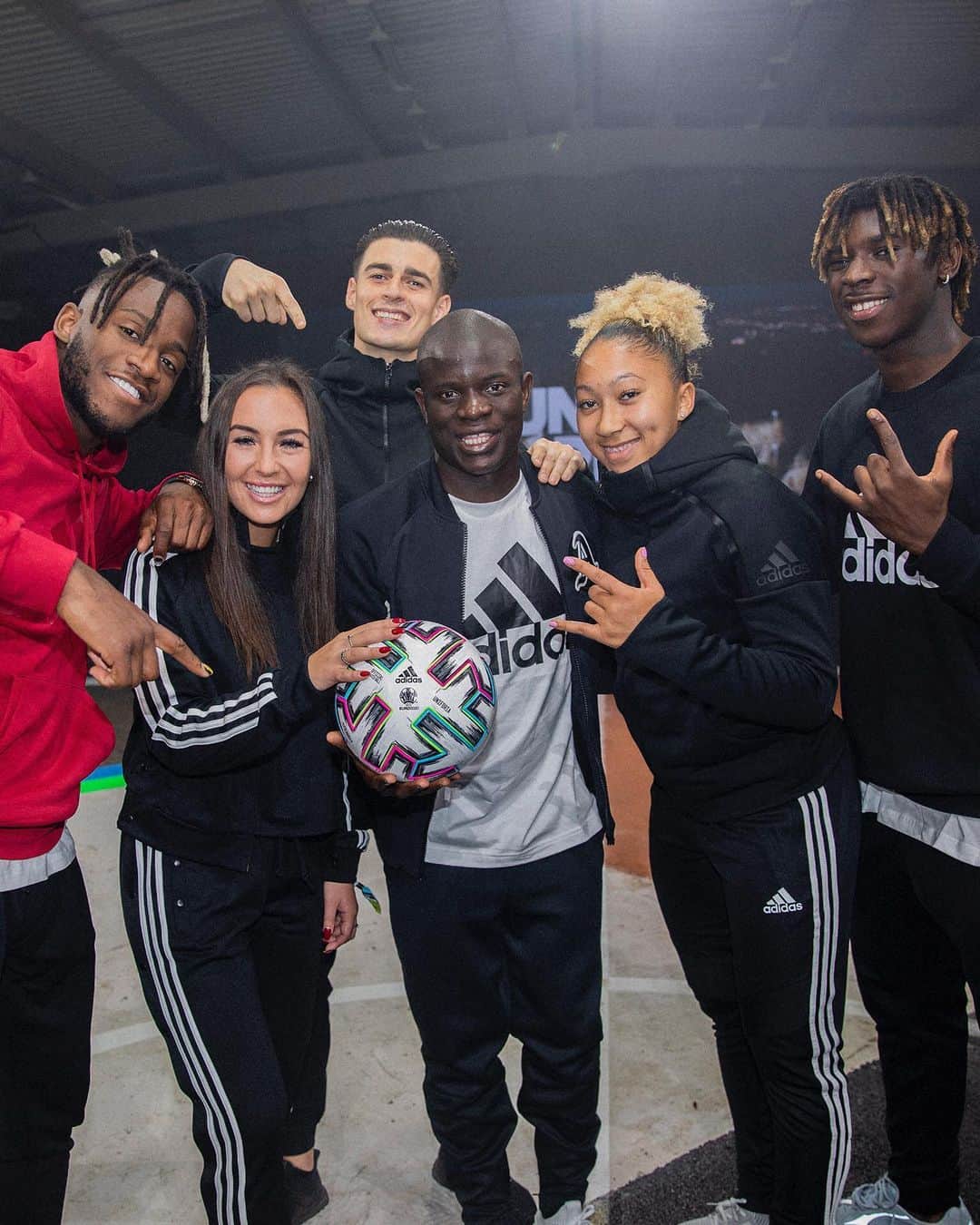 adidas UKさんのインスタグラム写真 - (adidas UKInstagram)「Unite in play. Launched in London. Presenting: #Uniforia, the official match ball for @euro2020. #adidasFootball #London」11月7日 18時48分 - adidaslondon