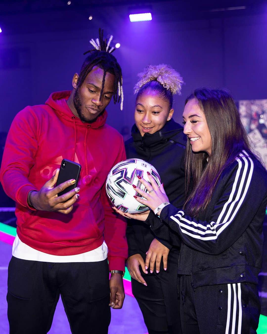 adidas UKさんのインスタグラム写真 - (adidas UKInstagram)「Unite in play. Launched in London. Presenting: #Uniforia, the official match ball for @euro2020. #adidasFootball #London」11月7日 18時48分 - adidaslondon