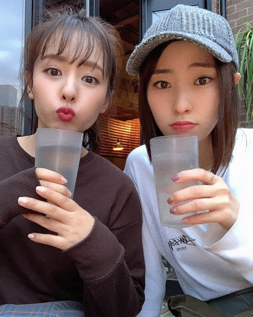 山田菜々さんのインスタグラム写真 - (山田菜々Instagram)「お仕事終わりにれいにゃんと原宿ラフォーレ前で待ち合わせしました😋🤲東京満喫してるぅ〜☕️﻿ ﻿ #そろそろ慣れたよ東京も﻿ #原宿に行くと一人じゃないと思う﻿ #なんなんだろうこの感覚は🐸」11月7日 18時58分 - tannana.yamada