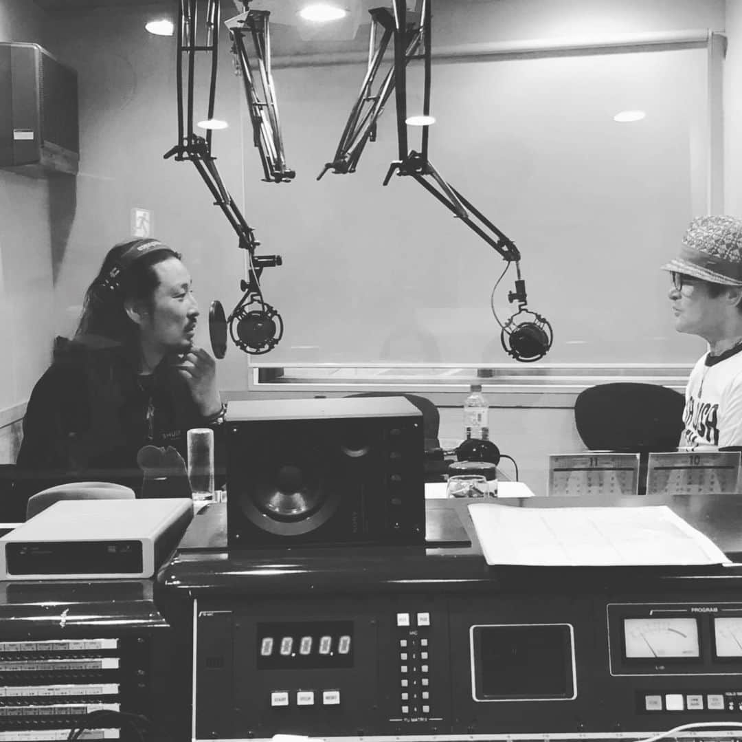 若旦那さんのインスタグラム写真 - (若旦那Instagram)「11月16日土曜日20時 FM COCOLO僕らは海峡を渡る  ゲストに内田勘太郎さんをお迎えしました^_^  いわゆる僕の師匠の中の一人です。  いつもの居酒屋トークもあり、シカゴブルースからのミシシッピブルースまで。 ばっちり勘太郎節が炸裂しました！ 本当に学ぶ事ばかりです^_^  収録の後はいつもの居酒屋に行ってきまーす！」11月7日 19時02分 - waka__danna