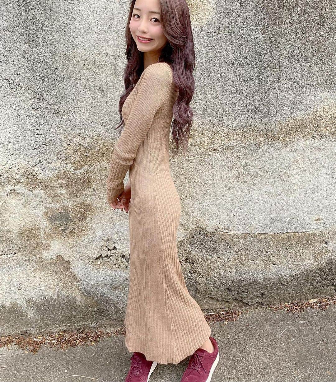 のインスタグラム：「最近寒すぎてロングスカート履いてしまう😂 体のラインきれいにみえるからこの服すきで買ってからめっちゃきまくってる笑😉 . .  #esutoreja #esutorejasnap #esutorejaコーデ #ロングワンピース　#ロングスカート　#ootd #ootdfashion」