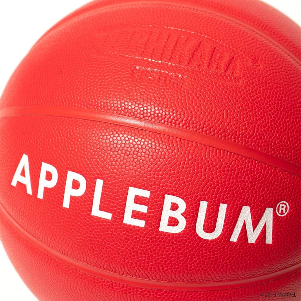 アップルバムさんのインスタグラム写真 - (アップルバムInstagram)「【MARVEL POP UP STORE】by APPLEBUM にマーベルデザインのバスケットボールが登場🏀 真紅のMARVELと漆黒のブラックパンサーどちらをPlaygroundに持っていく！？ #applebum  #marvel  #basketball」11月7日 19時13分 - applebum_tokyo