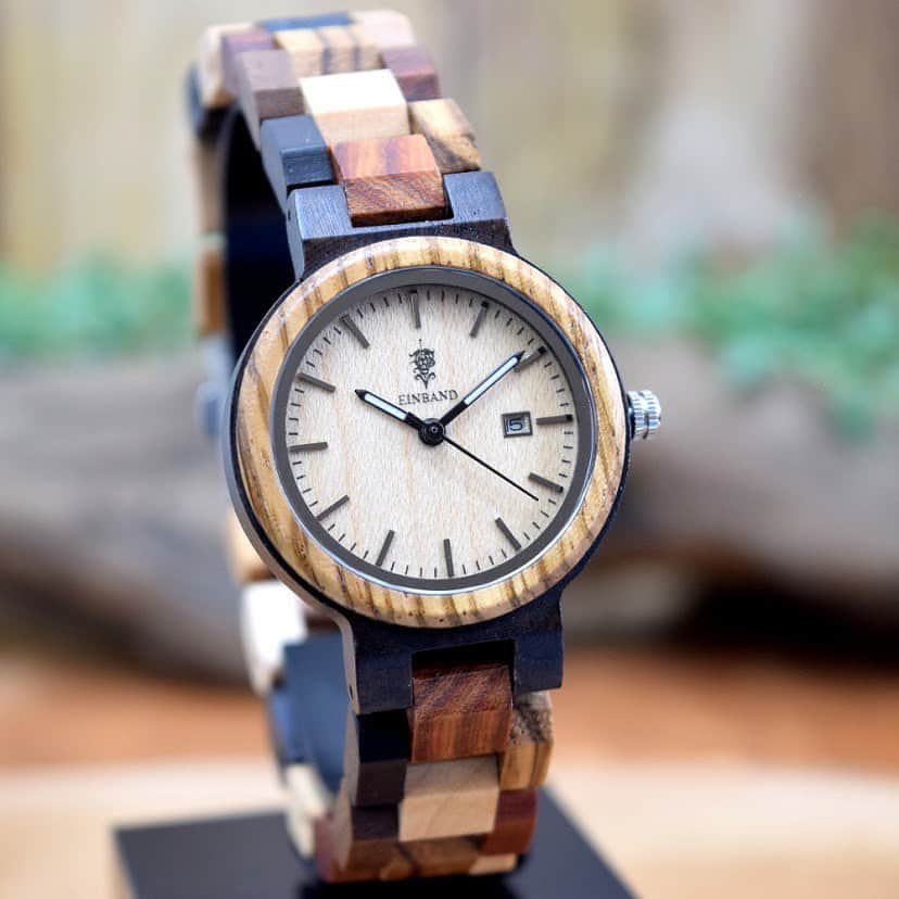 EINBAND -アインバンド-さんのインスタグラム写真 - (EINBAND -アインバンド-Instagram)「‪. 5種類の木材を贅沢に使ったカラフルなウッドウォッチです⌚️ .‬ ‪文字盤はメイプルウッドを使用しております🌴‬ . ‪32mmと40mmサイズを11月20日水曜日から販売予定となります(^^)✨‬ . ‪#EINBAND #木製腕時計 #Schatz ‬#木の腕時計 #木の時計 #ウッドウォッチ #クリスマス #ペア #夫婦」11月7日 19時23分 - einband_woodwatch