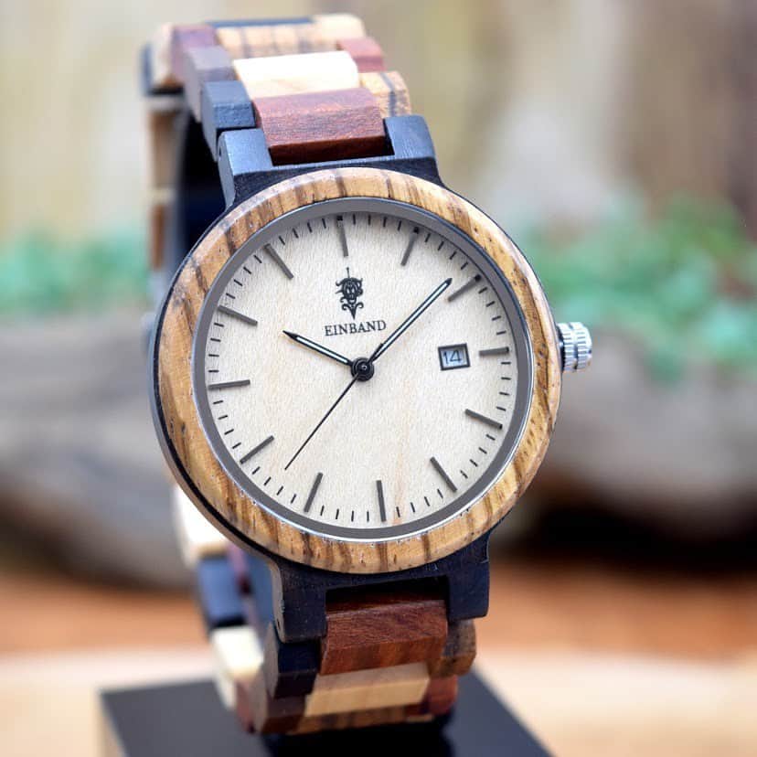 EINBAND -アインバンド-さんのインスタグラム写真 - (EINBAND -アインバンド-Instagram)「‪. 5種類の木材を贅沢に使ったカラフルなウッドウォッチです⌚️ .‬ ‪文字盤はメイプルウッドを使用しております🌴‬ . ‪32mmと40mmサイズを11月20日水曜日から販売予定となります(^^)✨‬ . ‪#EINBAND #木製腕時計 #Schatz ‬#木の腕時計 #木の時計 #ウッドウォッチ #クリスマス #ペア #夫婦」11月7日 19時23分 - einband_woodwatch