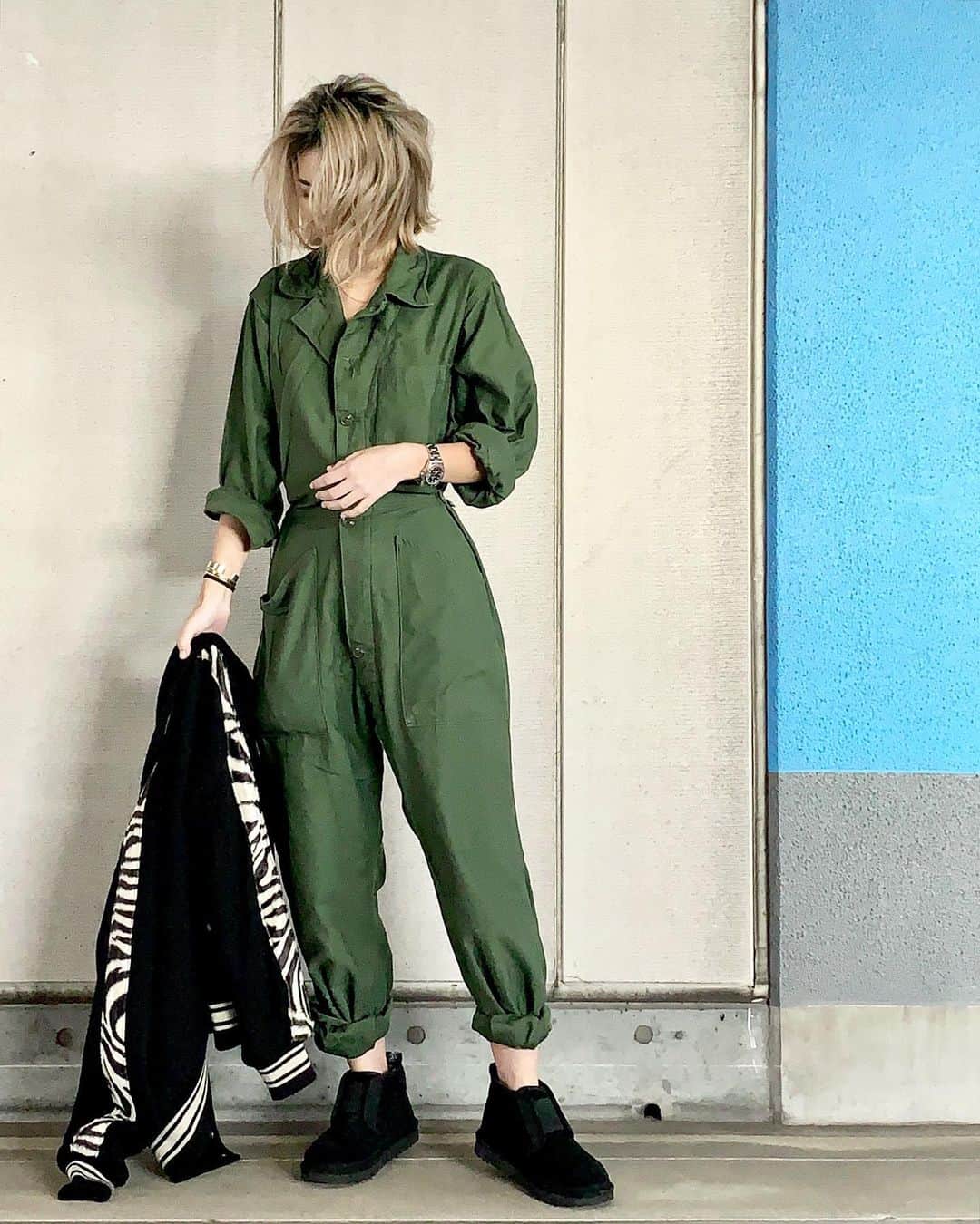 のインスタグラム：「#ootd  軍モノつなぎ/needlesのスタジャン/BY別注のUGG🤘 #outfit #styling #fashion #vintage #jumpsuit #needles #nepenthes #ugg #beautyandyouth #boots #mensfashion #ericore」