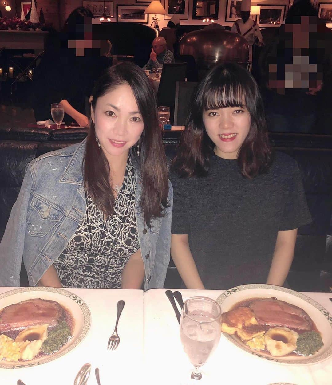 田中悦子さんのインスタグラム写真 - (田中悦子Instagram)「娘とロウリーズランチ❣️⠀ ⠀  子供の成長は早い！⠀ ⠀  もうハタチだなんて信じられないくらい😂⠀ ⠀  #ロウリーズザプライムリブ  #母娘 #美味しかったね #息子の晩ご飯は #ぎゅーどんです #followme」11月7日 19時30分 - etsuko.reborn25