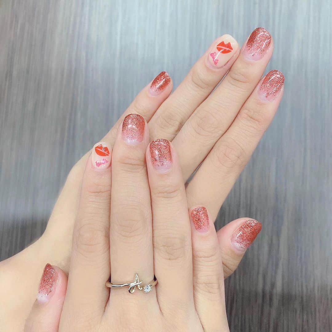 のインスタグラム：「ネイル変えたー！！💋♥️♥️ #ジェルネイル #ネイル #ネイルデザイン #秋ネイル #jewel #ami #nail #newnail」