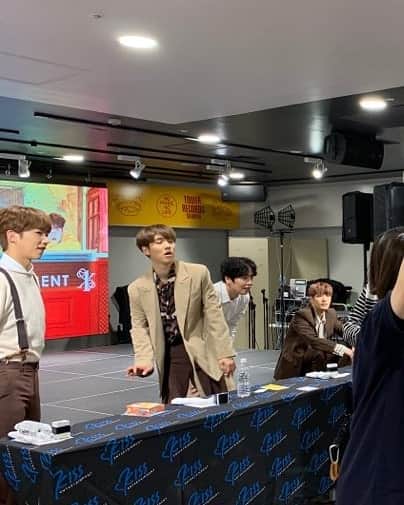 ジョンファンのインスタグラム：「해골재채기1초전😀」