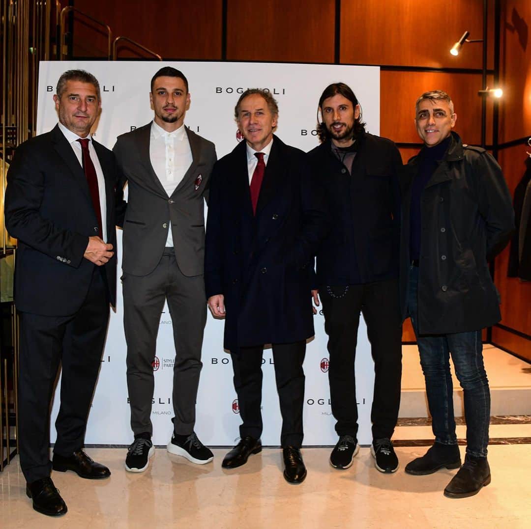 クリスティアン・ザッカルドのインスタグラム：「#Evento @boglioliofficial @acmilan #StylePartner #SempreMilan 🔴⚫️」