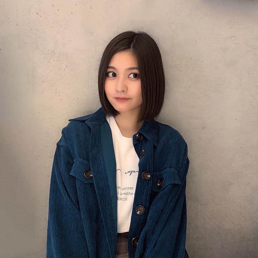 林ゆめさんのインスタグラム写真 - (林ゆめInstagram)「美容室行ってきた🙆‍♀️﻿ ちょっと短くして暗めのカラー入れて﻿ トリートメントしてサラサラにしてもらった☺️﻿ いつもめっちゃすいてもらってる！﻿ でも1ヶ月でまたすぐに量多くなる！笑﻿ ﻿ 短いのすきー？﻿ ﻿ @logbyurealm ﻿ ﻿ ﻿ #美容室 #log #logbyurealm #表参道 #hair #newhair #haircolor #hairchange #hairstyle」11月7日 20時01分 - ___yuume.18