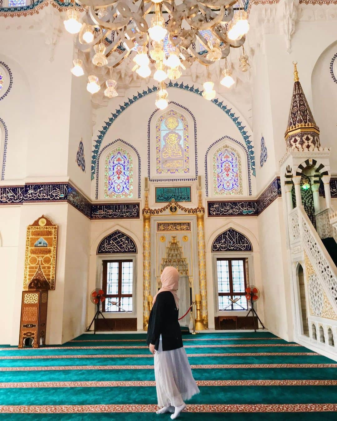 Risa Mizunoのインスタグラム：「4 years ago on this day, I reverted to Islam. When I reflect on the past 4 years,  a lot of things are changed for the better. I used to be an unconfident woman but embracing Islam allow me to foster self esteem also to be thankful for my surroundings. All these are because of Islam. Of course, life has up and down but include all the things in my life, I am able to love my life which is amazing for me. Alhamdulillah☺️ #japanesemuslim #japanesemuslimah #muslim #muslimah #japanese #japan #tokyo #muslimahtokyo #🇯🇵 #islam #mualaf #hijab #tokyocamii」