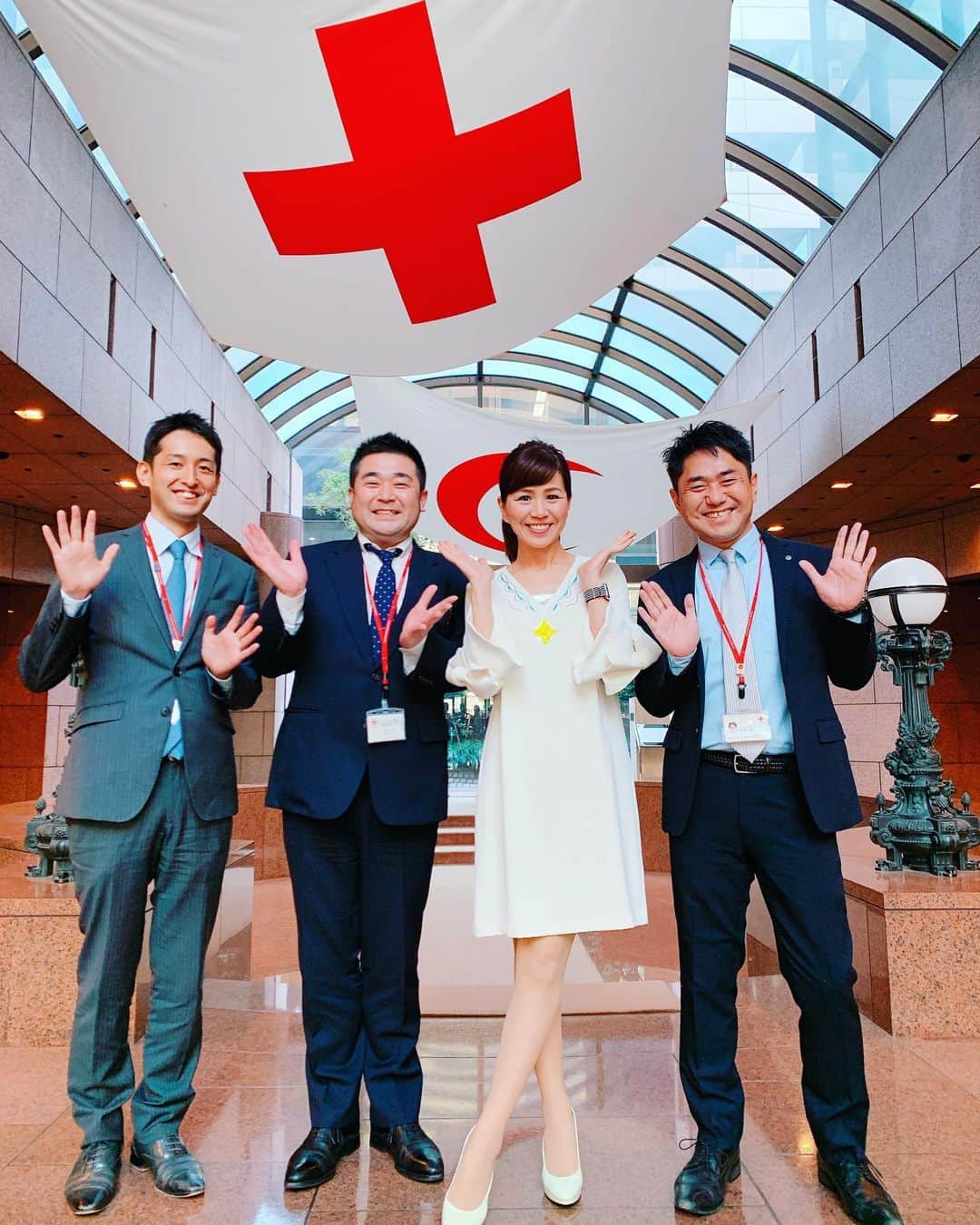 重太みゆきさんのインスタグラム写真 - (重太みゆきInstagram)「日ごろから日本を支え、元気にしてくださっている日本赤十字社🏥❣️本社へ行ってまいりました。  わたくしたちが、笑顔😆の力で具体的にこんな支援ができるのではないかと、閃いたことをお伝えし、 親切丁寧に、その発想の相談にのっていただきました。本当にありがとうございます‼️ 「がんばろう日本！信じよう笑顔の力！誇りにしよう日本のおもてなし！😊」 企画が実現しましたら、日本を愛する皆さん、その時には笑顔でご協力よろしくお願いいたします‼️ #印象道 #印象評論家 #重太みゆき #日本赤十字社 #笑顔 #スマイルドネーション ™️」11月7日 11時29分 - shigetamiyuki